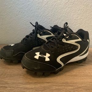 Boys Size 2 Under Armour Baseball Cleats